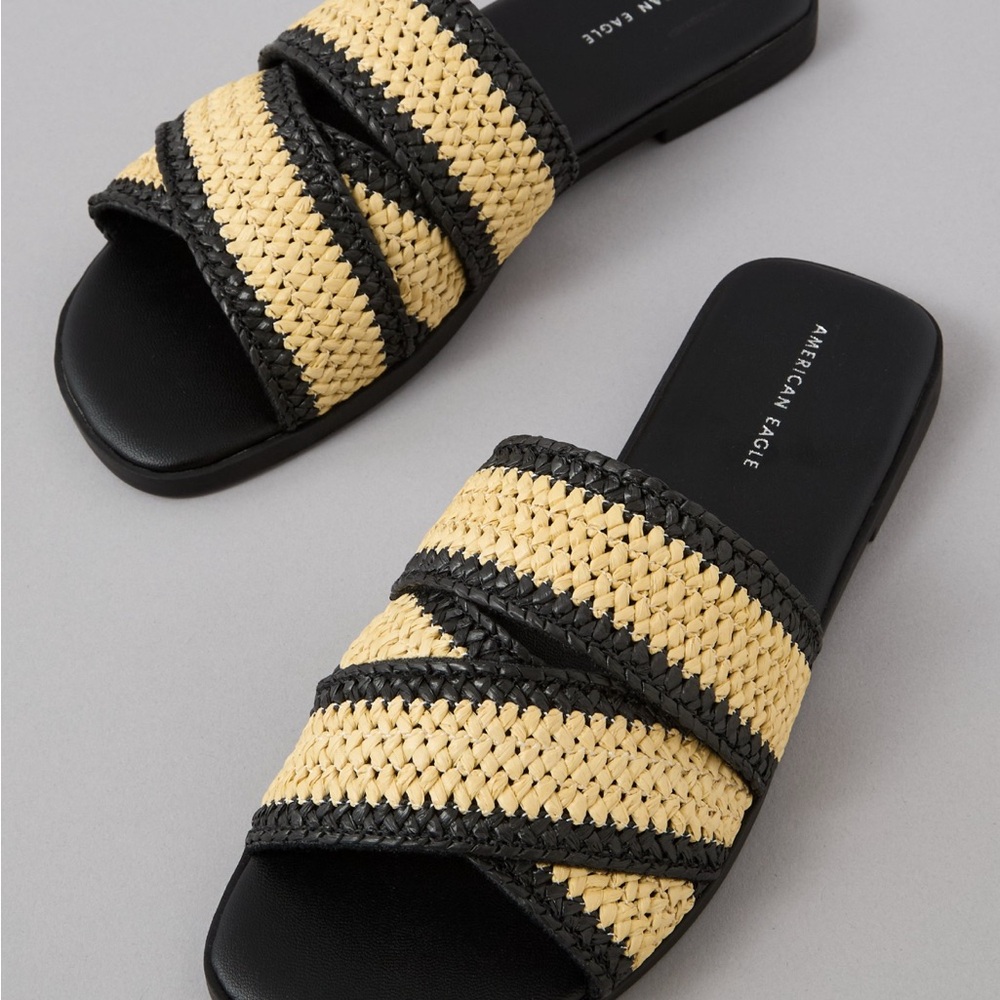 AE Two Tone Raffia Sandal - size 7.5